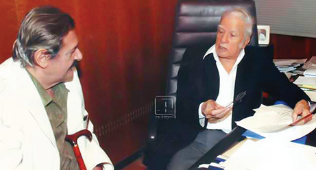 مع مصطفى حسين
