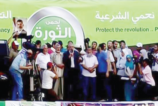 مرشد الإخوان محمد بديع على منصة رابعة