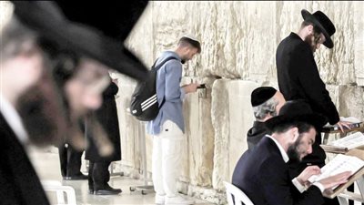 «قصة أزمة».. كتاب يوضح الانقسامات الحادة والهويات المتصارعة بالمجتمع الإسرائيلي 