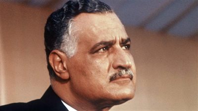 حب رغم الهزيمة.. يوسف شاهين فى أسر عبدالناصر