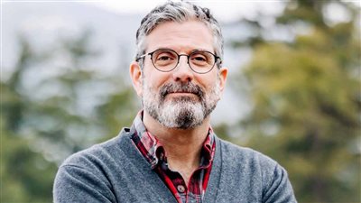 مؤلف كتاب «الصداع» : أمريكا تخصص 47 مليار دولار لأبحاث الصداع