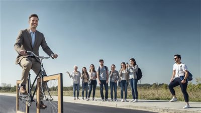 تاريخ موجز للغباء.. ستيوارت جيفريز: نحيا فى العصر الذهبى للحماقة