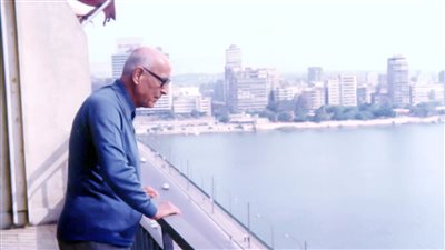 ترميم العقل الدينى.. كيف أضعنا زكى نجيب محمود من بين أيدينا؟ 