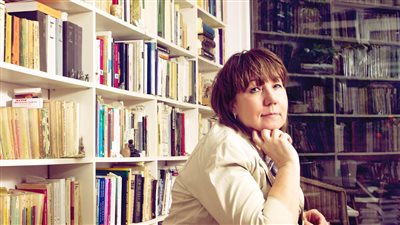 الرومانية دوينا روشتى: أحلم برواية بالقرب من الأهرامات