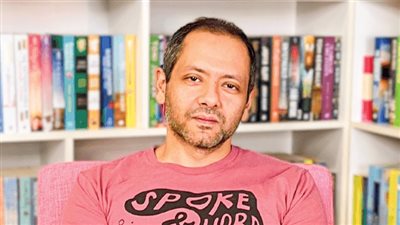 المصرى الذى فضح «العالم الحر»..عمر العقاد: أشعر بأنى متواطئ مع من يمول قنابل غزة