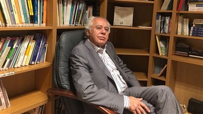 المفكر العراقى عبدالحسين شعبان: النُخب العربية تعجز عن إنتاج فكر جديد لانغماسها فى الخرافة