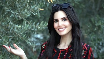 المقاومِة.. الفلسطينية نادين أيوب: إسرائيل طاردتنى حتى فى مسابقة ملكة جمال الكون!