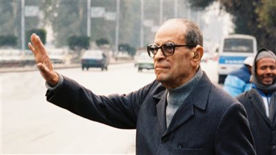 يعيش نجيب محفوظ.. قراءة فى فقه التحريض والقتل فى حياة أديب نوبل 