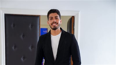 خيَّاط .. ماخدِش مِن الحياة غير خيط وإبرَة 