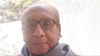 فاكهة المجالس.. عزت الطيرى.. عُمر من الشِعر والضحك