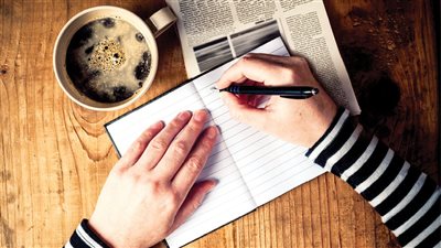 حالة متشابهة.. من صحفى إلى مؤلف.. كيف تساعد الصحافة فى تأليف الكتب؟