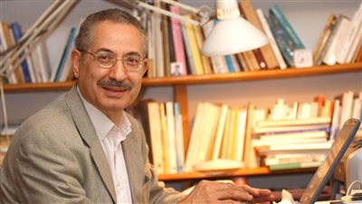 د. صبرى حافظ: لم نقترب حقيقةً من المناهج والنظريات النقدية الغربية لنقول إننا ابتعدنا عنها 