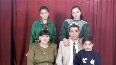 الأب والأم والأبناء    